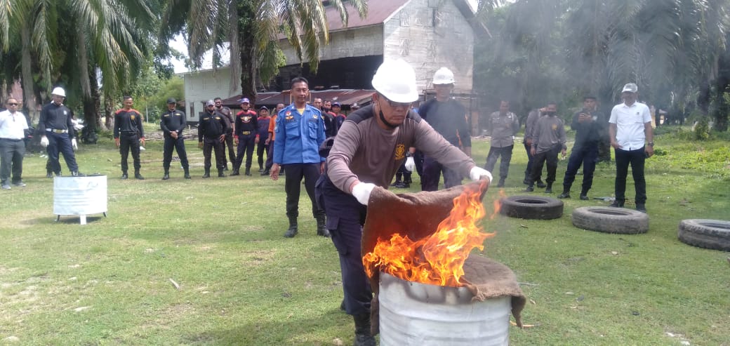 Pelatihan pemadaman api