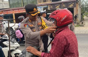Polisi bagi Helm