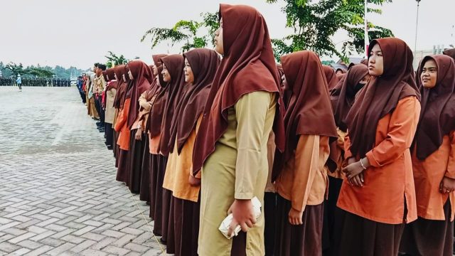 Semangat Para Pelajar Pada Barisan Upacara HUT Ke-79 RI di Lapangan Upacara Landing, Lhoksukon. (Foto: Chairul Sya'ban/Lingkarkita.com)