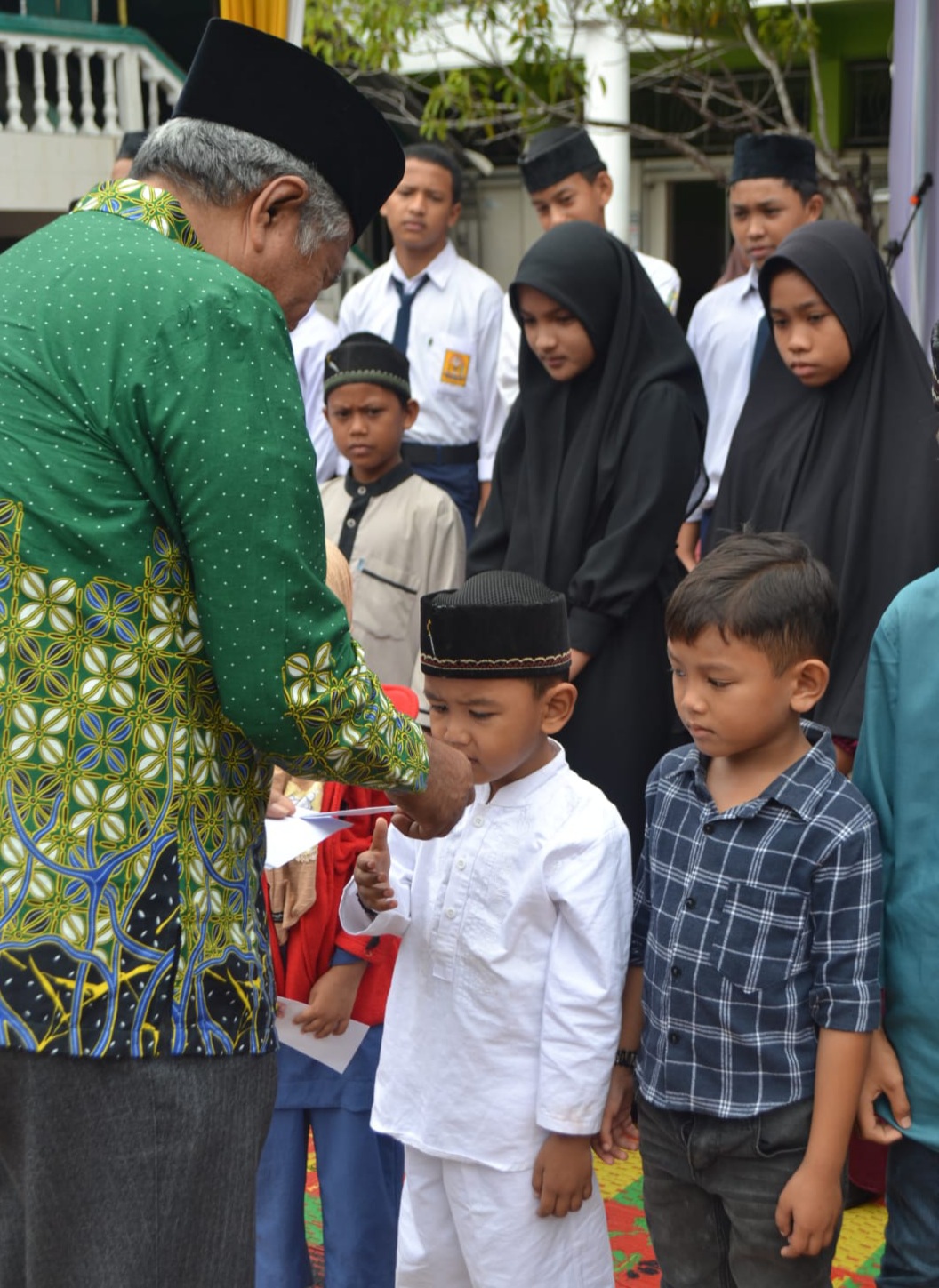 Santuni anak yatim