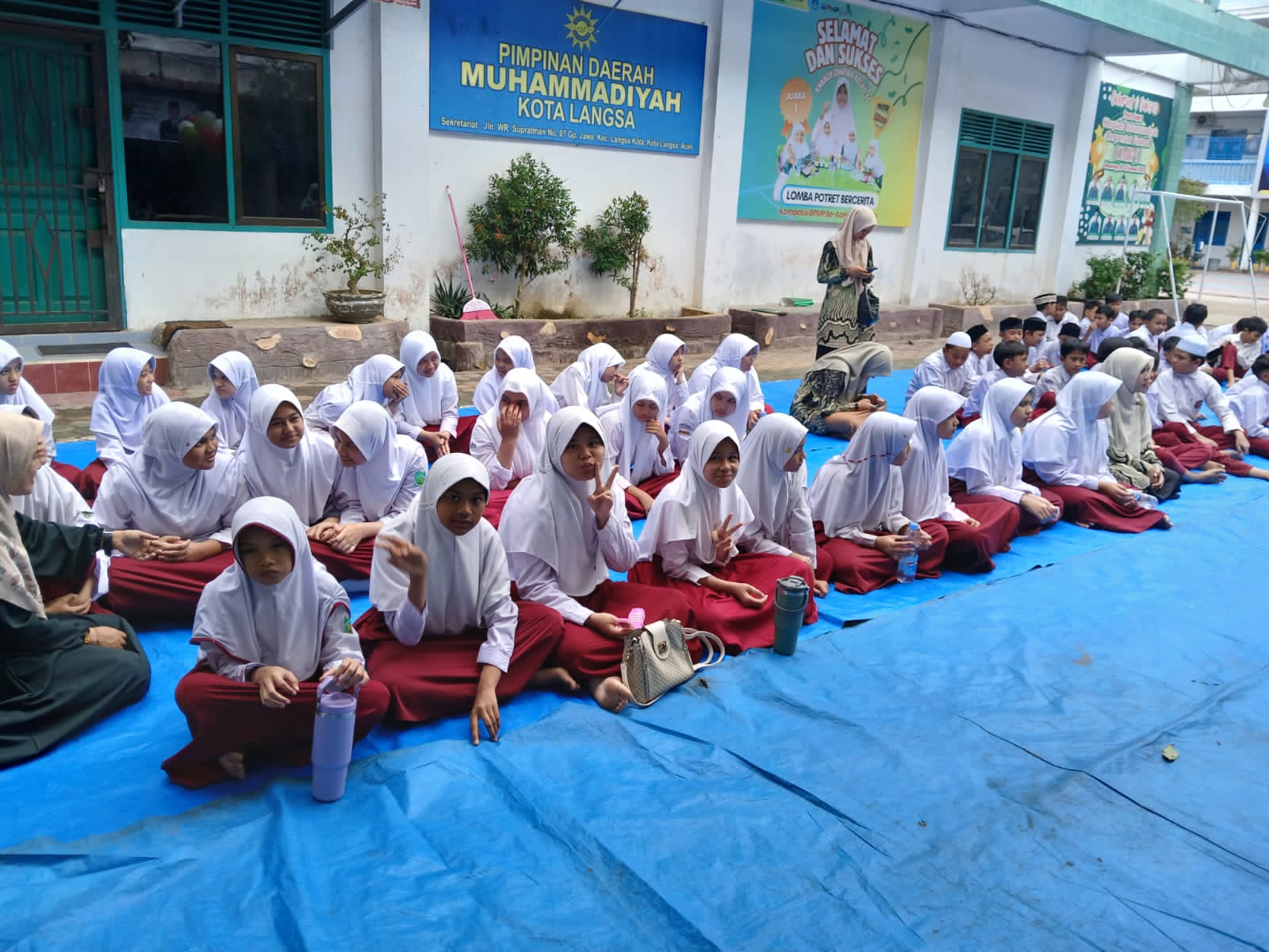 Siswa-siswi SD Muhada