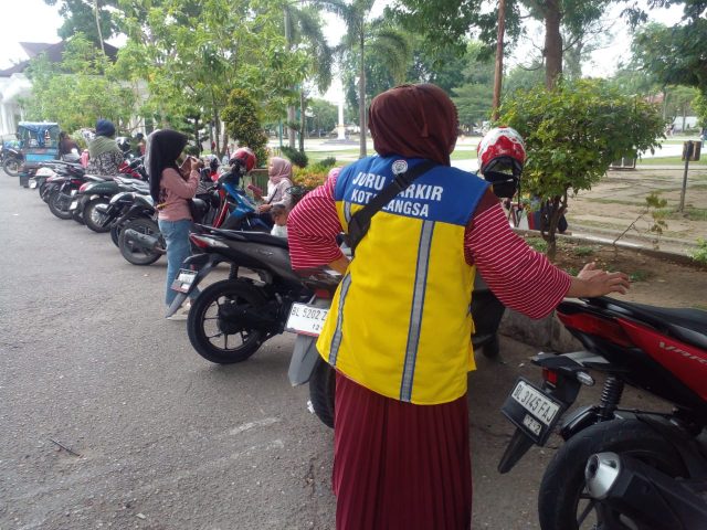 Petugas parkir langsa Petugas parkir